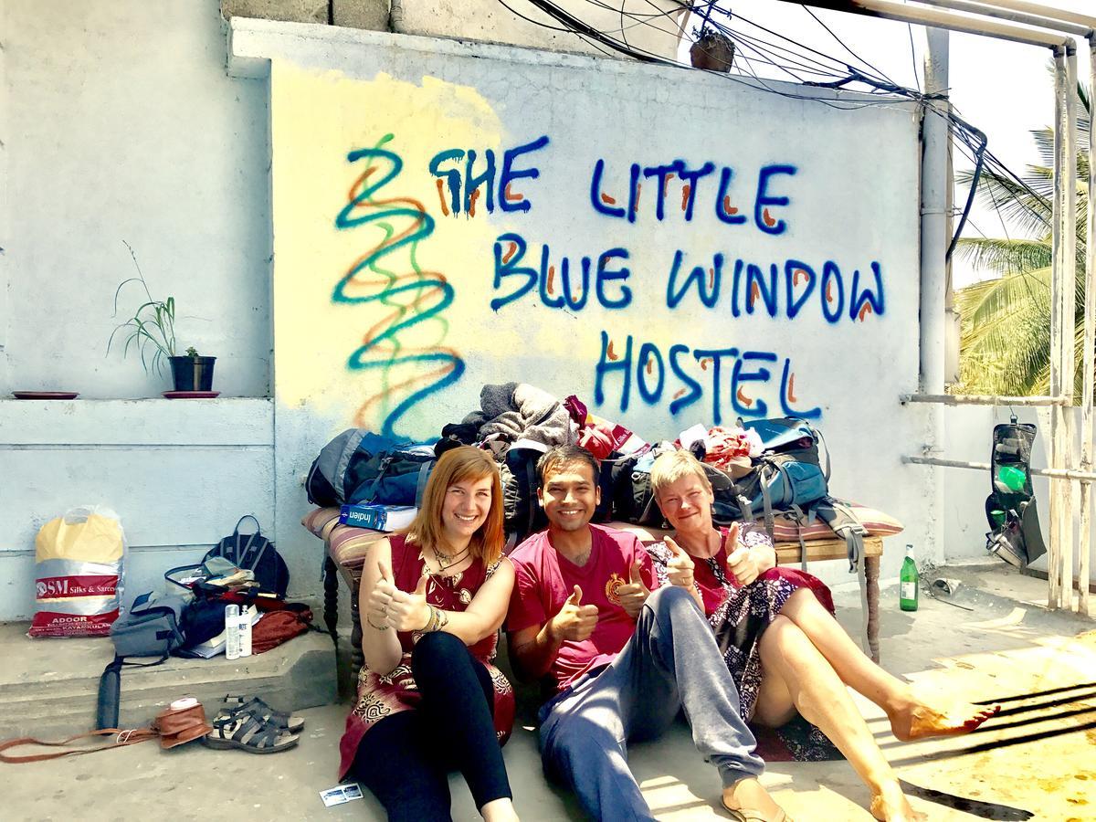 The Little Blue Window Hostel Bangalore Eksteriør bilde